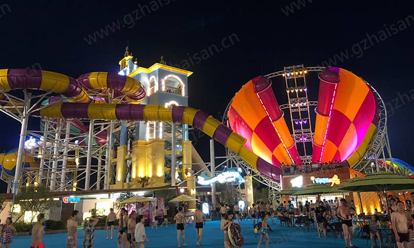 超级龙卷风水滑道提供了一种新的、刺激的水上体验