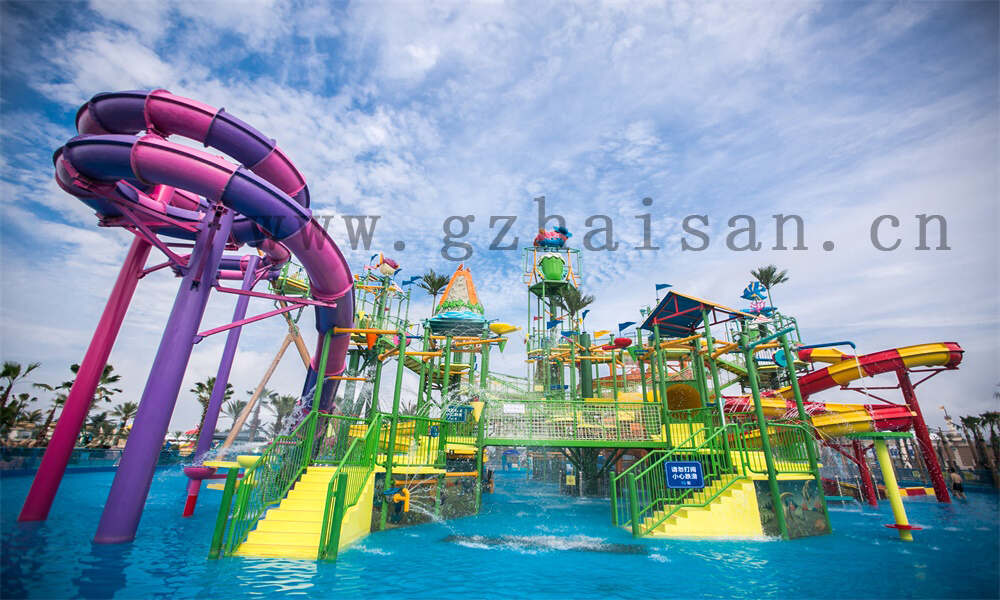 巨型水滑梯探险之旅，畅享无尽欢愉