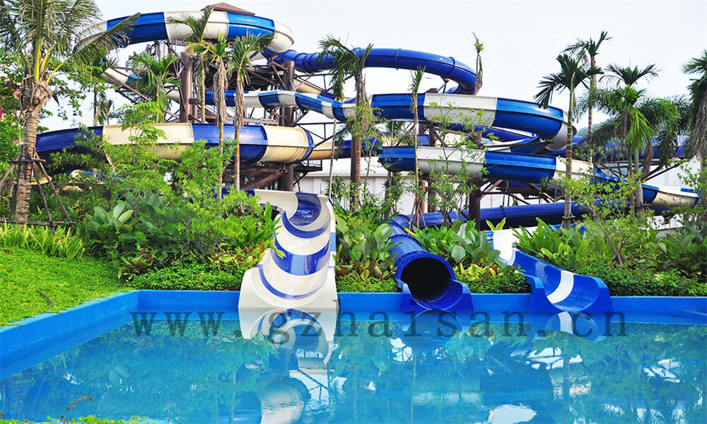 小型水上乐园滑梯游玩设备包括哪些