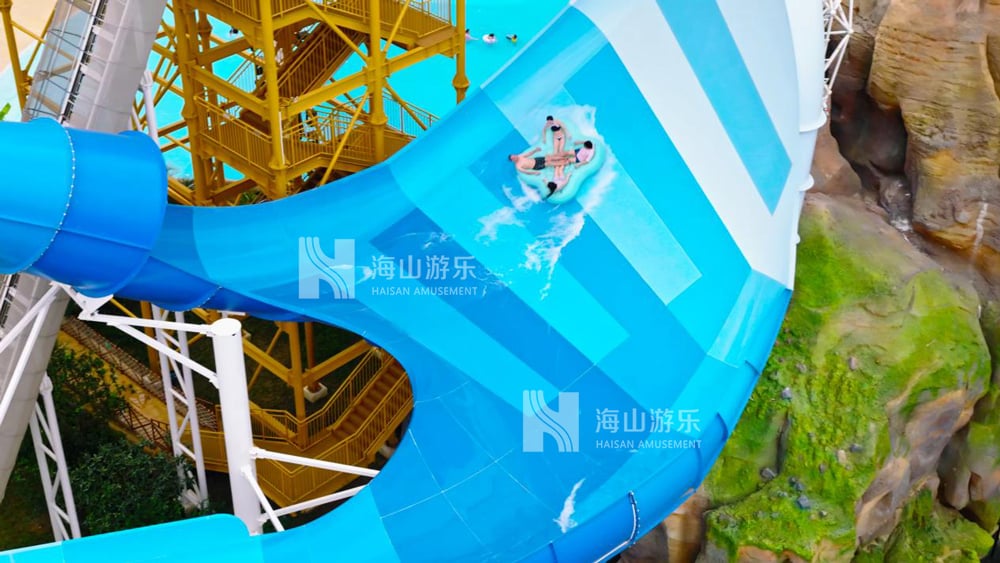 双重风暴，极致竞速——星际盘旋+巨浪翻滚组合引爆水乐园刺激体验